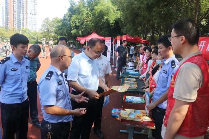 警校協(xié)作安全宣傳照片