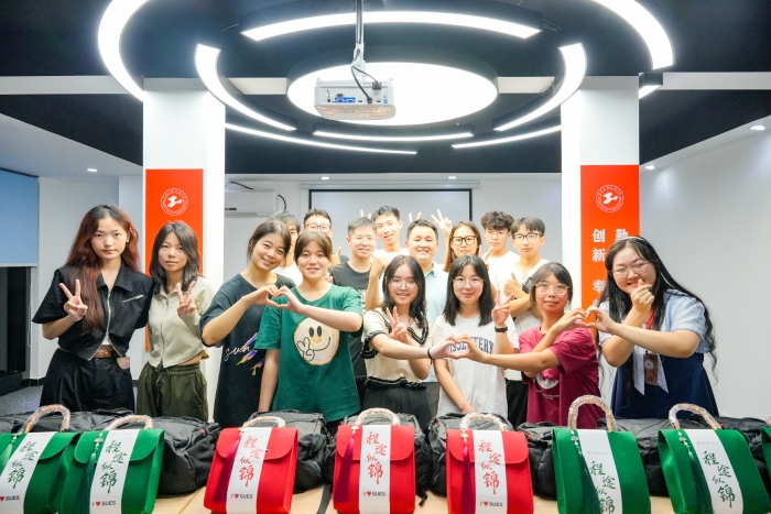 “一站式”學(xué)生社區(qū)師生管理服務(wù)團隊