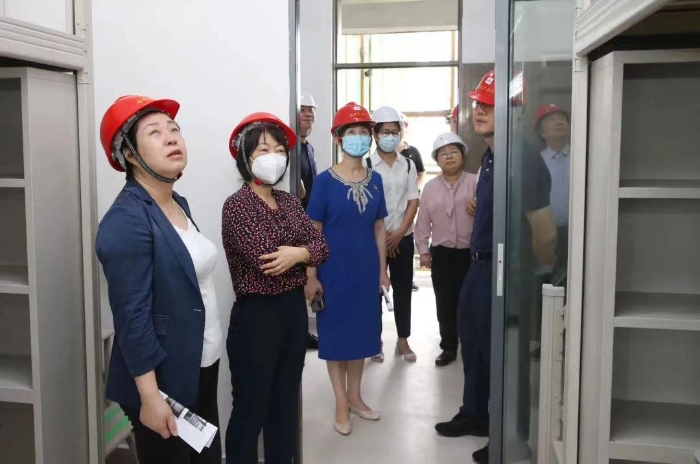 學校黨委領導班子一行來到二期學生公寓（18#-22#）建筑工地考察